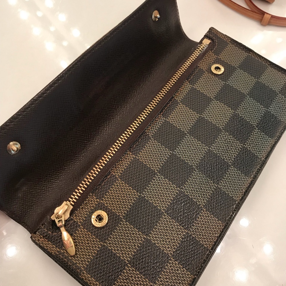 Extra pictures for 💯 % Louis Vuitton wallet